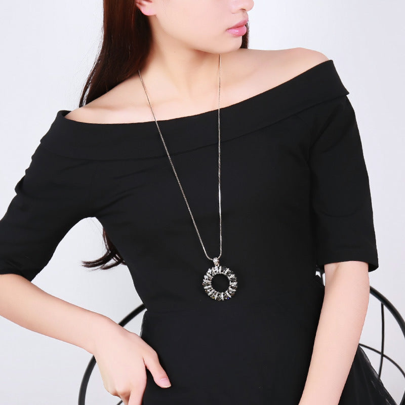 Diamond-Encrusted Circular Sweater Chain for Women 2024 New Autumn and Winter Long Necklace Clothing Accessory Geometric Shape Sparkling Diamond Pendant