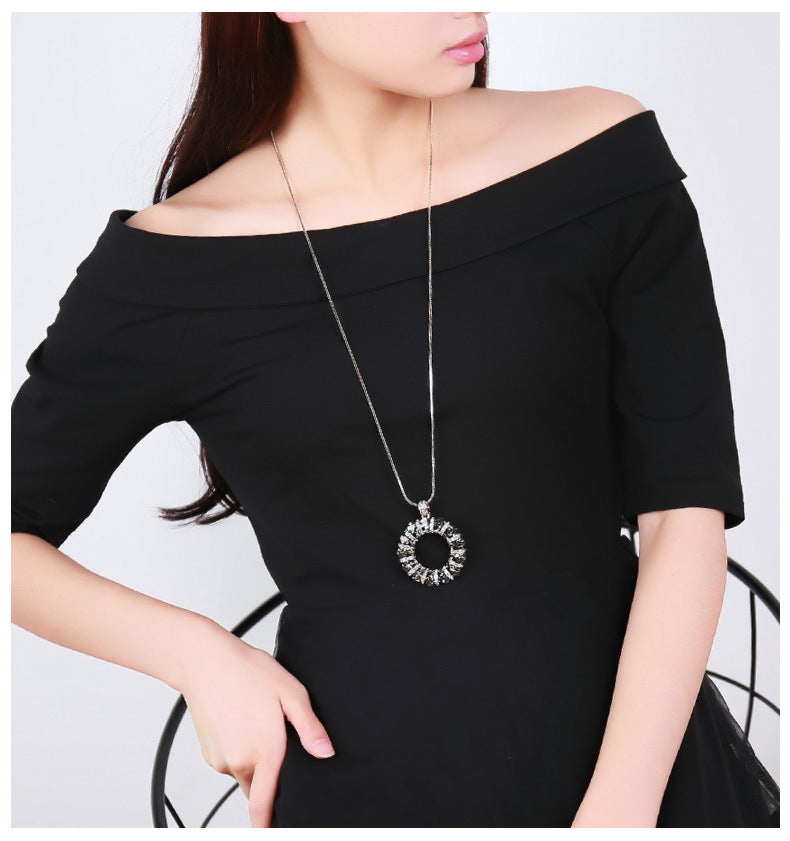 Diamond-Encrusted Circular Sweater Chain for Women 2024 New Autumn and Winter Long Necklace Clothing Accessory Geometric Shape Sparkling Diamond Pendant
