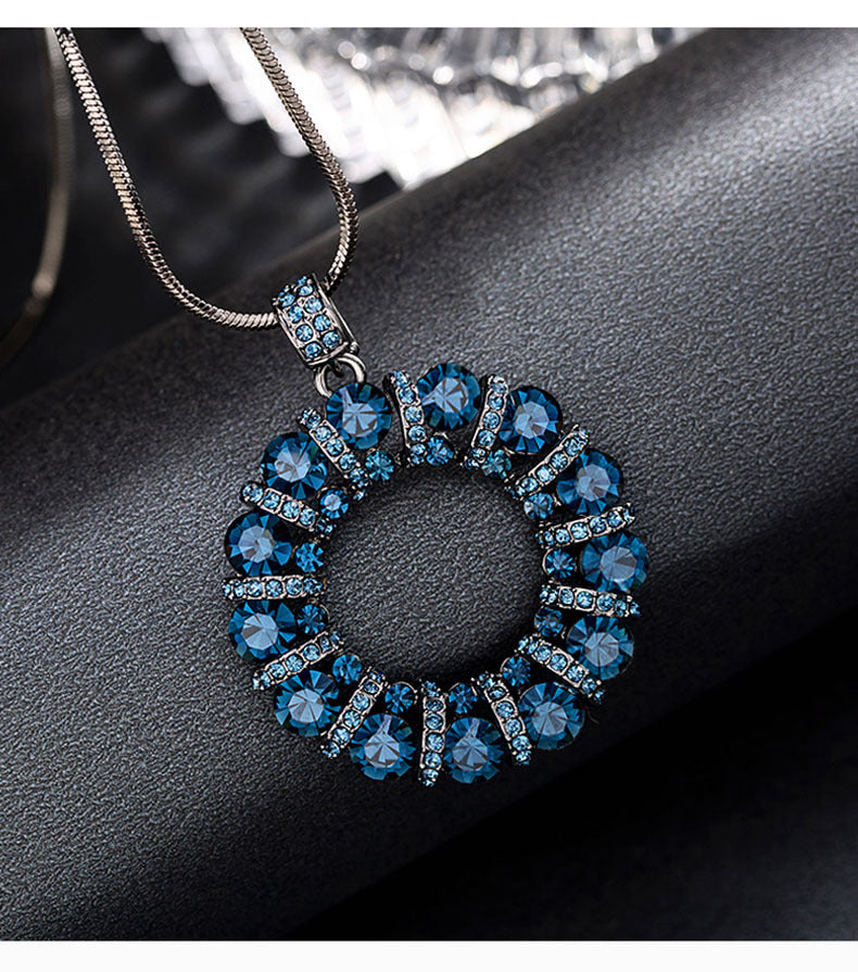 Diamond-Encrusted Circular Sweater Chain for Women 2024 New Autumn and Winter Long Necklace Clothing Accessory Geometric Shape Sparkling Diamond Pendant