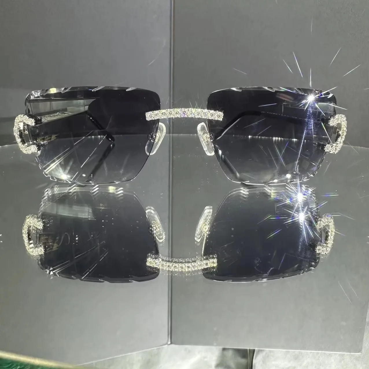 Luxury Silver Rimless Frame Sunglasses with Sparkling Stone on Arms Stylish Modern Rectangle Design Youth Fashion for Men Women