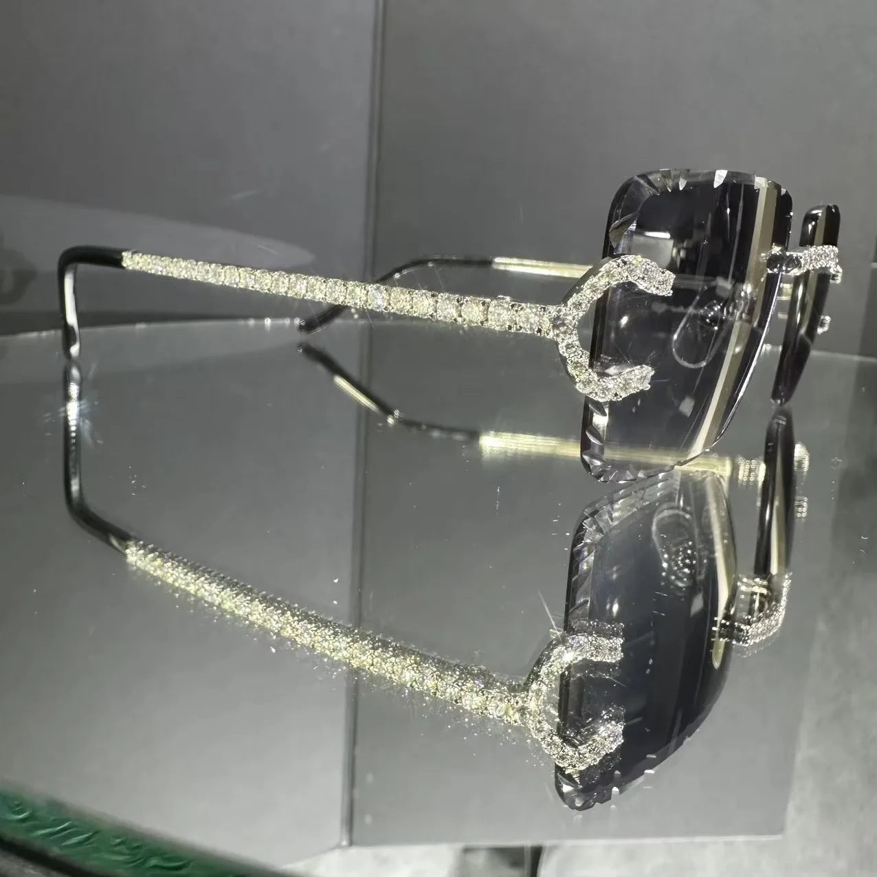Luxury Silver Rimless Frame Sunglasses with Sparkling Stone on Arms Stylish Modern Rectangle Design Youth Fashion for Men Women