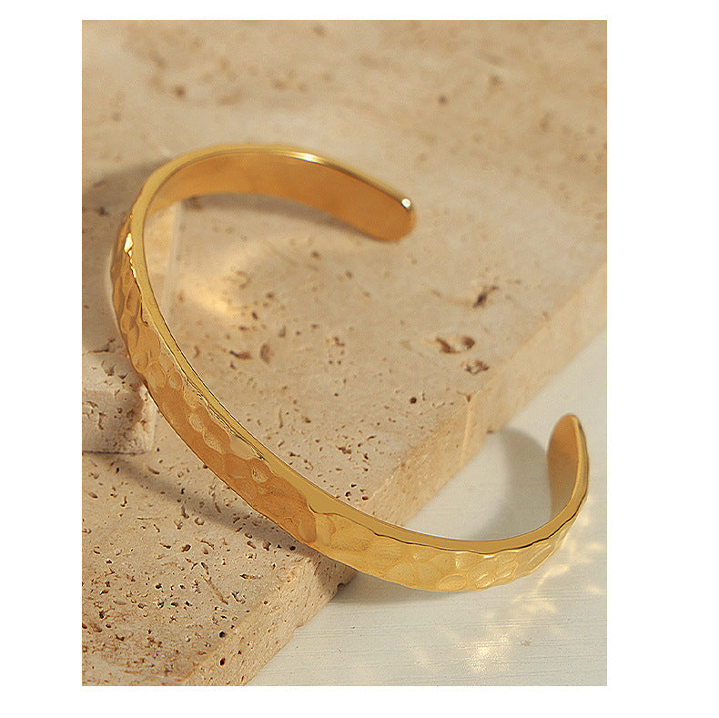 New simple personality niche design titanium steel gold-plated irregular bump hammer face opening bracelet women's jewelry wholesale