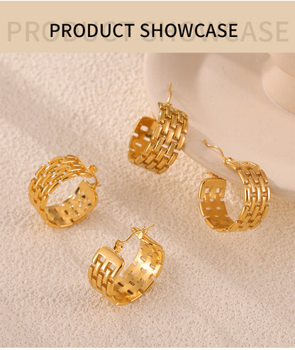 Cross-border Europe and the United States ins wind chain winding stitching C- shaped titanium steel ear buckle female design hollow check does not fade earrings