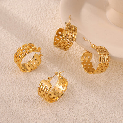 Cross-border Europe and the United States ins wind chain winding stitching C- shaped titanium steel ear buckle female design hollow check does not fade earrings