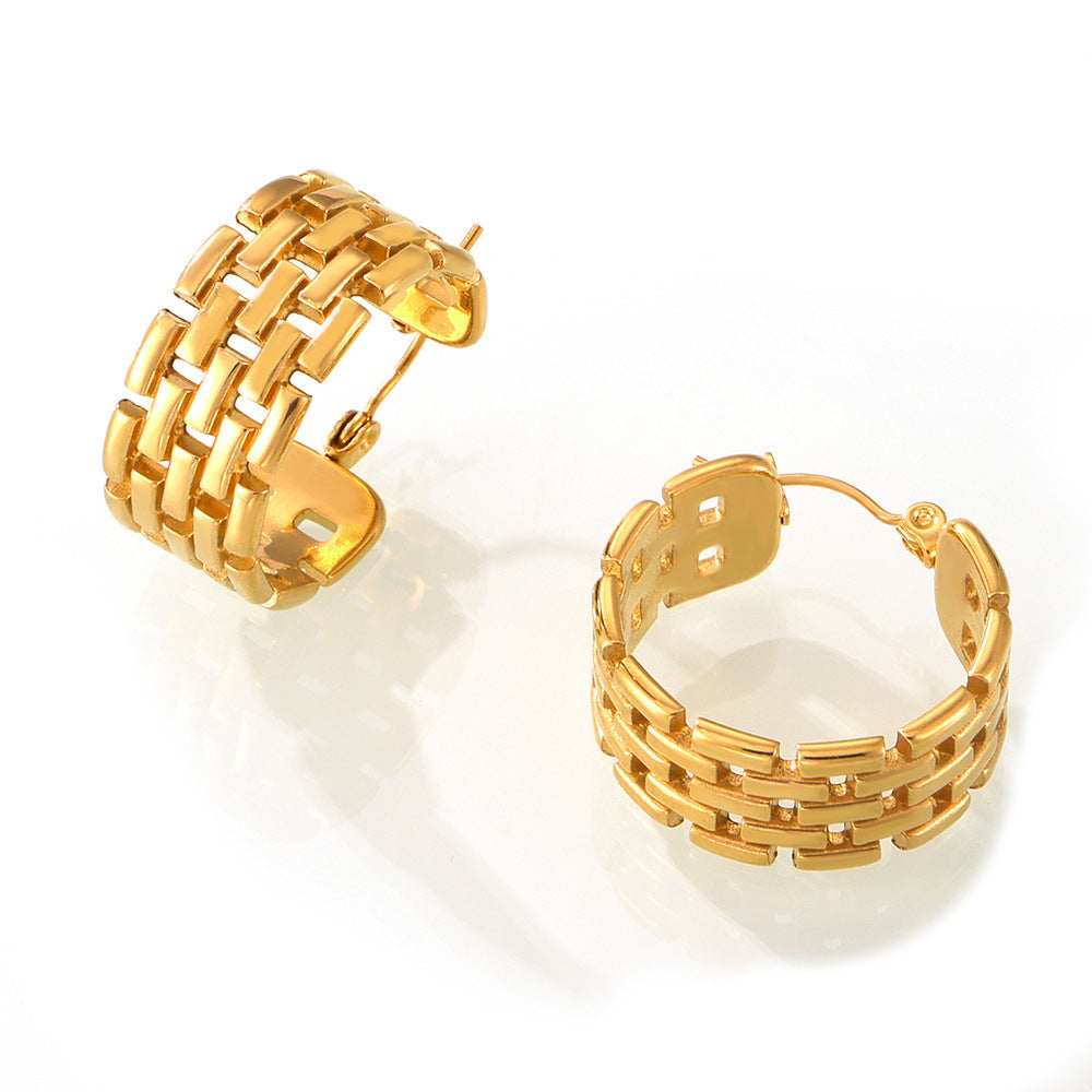 Cross-border Europe and the United States ins wind chain winding stitching C- shaped titanium steel ear buckle female design hollow check does not fade earrings