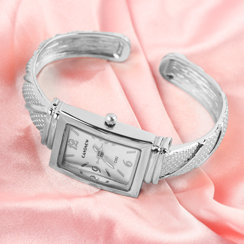 CANSNOW new hot sale Women's Watch All-match golden bracelet personality fashion bracelet quartz watch for women
