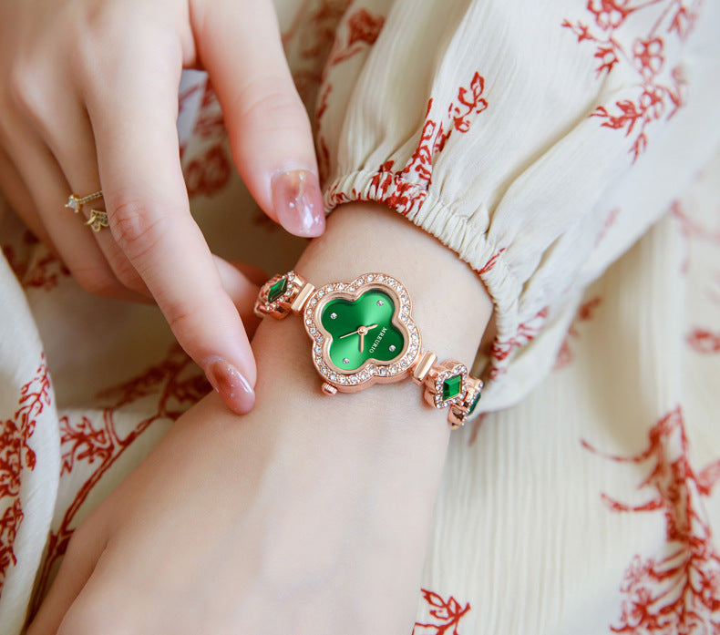 Live Hot Hot Hot Fashion Four-leaf Clover Bracelet Quartz Watch Emerald Women's Watch Women's Watch Factory Wholesale