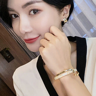 European and American fashion retro zircon four-claw earrings high-grade temperament simple zircon female silver pin earrings flash earrings