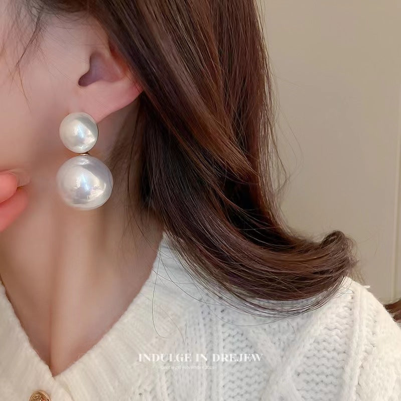 South Korea Dongdaemun Spring New exaggerated retro big pearl stud earrings cold style elegant female silver needle earrings wholesale