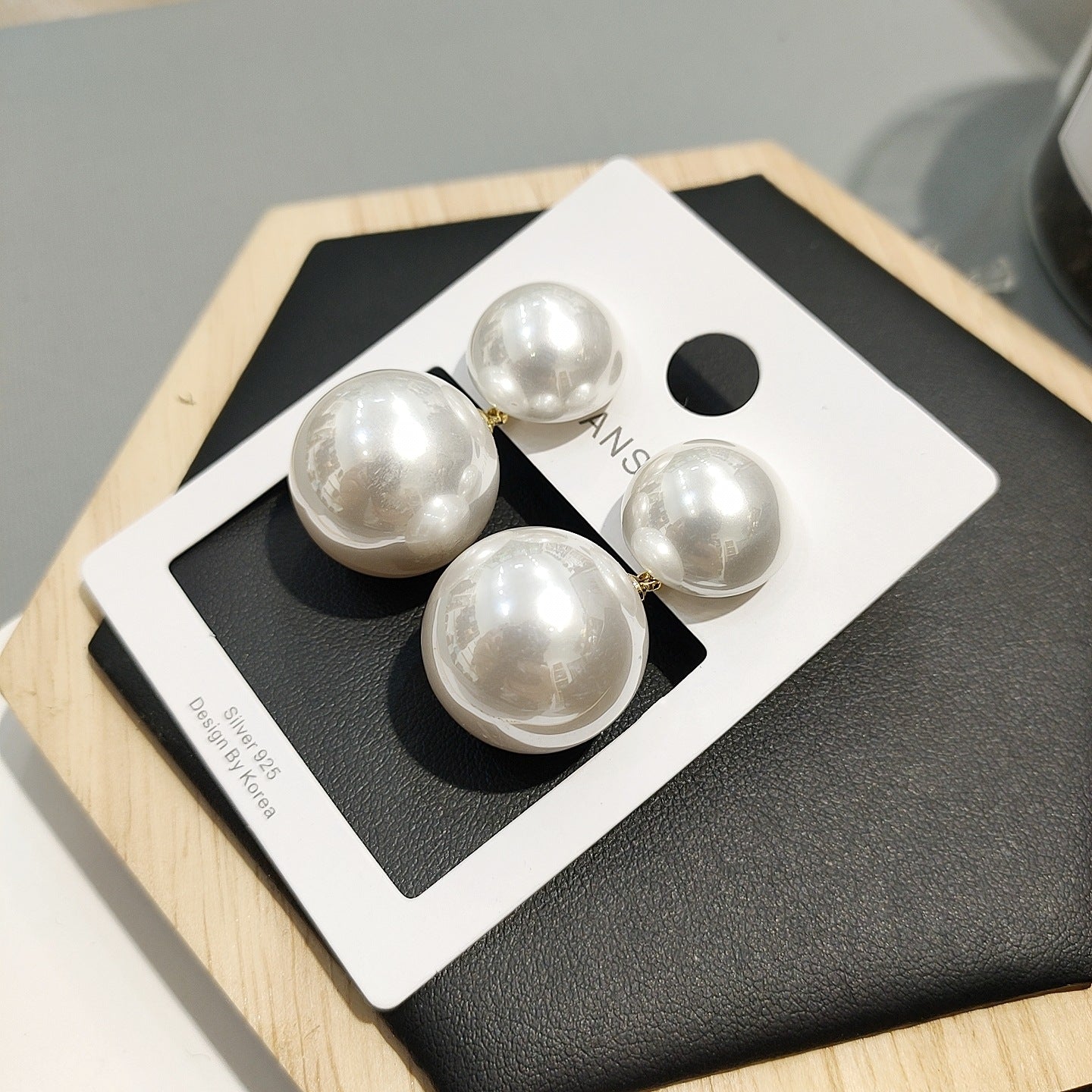 South Korea Dongdaemun Spring New exaggerated retro big pearl stud earrings cold style elegant female silver needle earrings wholesale