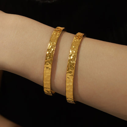 New simple personality niche design titanium steel gold-plated irregular bump hammer face opening bracelet women's jewelry wholesale