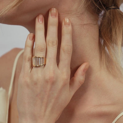 French Retro White Mother-Of-Pearl Striped Ring Titanium Steel Electroplated 18K High-End Ring for Women Niche Light Luxury Style Accessory