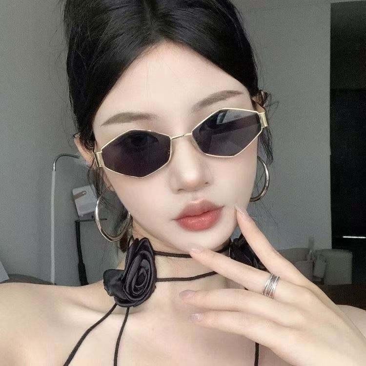 Metal Frame Arc de Triomphe Sunglasses Women's High-end Sense Small Frame Polygon European and American Style Cat Eye Small Face Funny