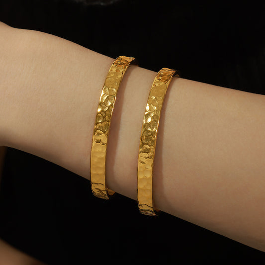 Varen Hammered Open Bracelet | ইউনিসেক্স প্রিমিয়াম হ্যামারড টাইটানিয়াম ব্রেসলেট