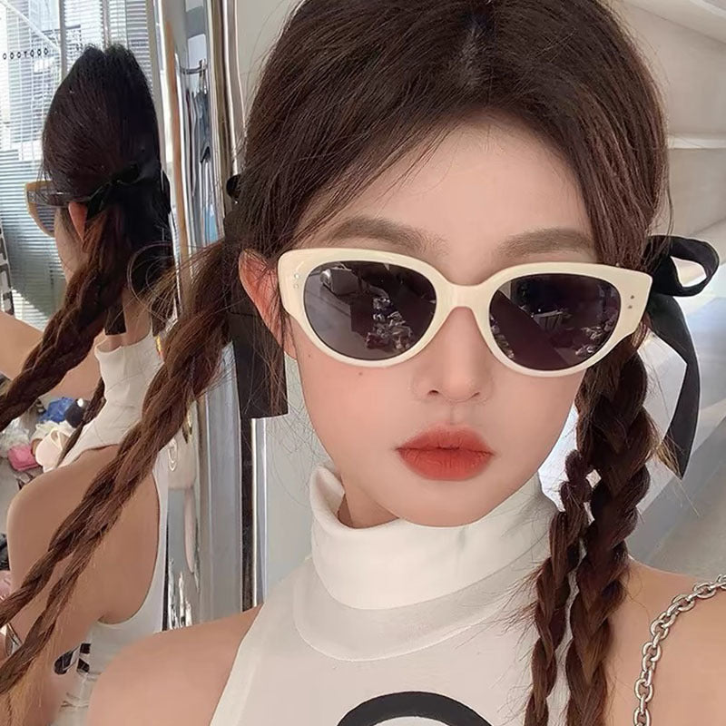 Sunglasses for Women, Retro Cat-Eye Fashion Stylish Small Frame Trendy Cool Sunglasses for Men 2025 New Sun Protection High-End Glasses
