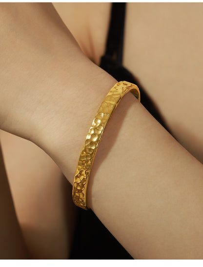 New simple personality niche design titanium steel gold-plated irregular bump hammer face opening bracelet women's jewelry wholesale