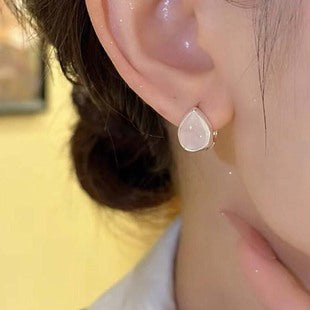 European and American fashion retro zircon four-claw earrings high-grade temperament simple zircon female silver pin earrings flash earrings