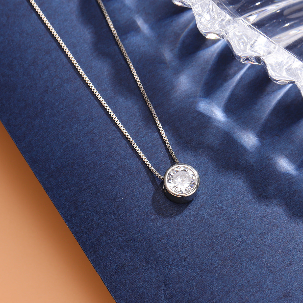 Fashion simple small circle single diamond personality necklace female temperament clavicle chain