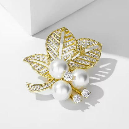 Korean New Style Leaf Pearl Brooch for Women, Versatile and Elegant, Unique Design Pin Accessory, Fresh and Sweet