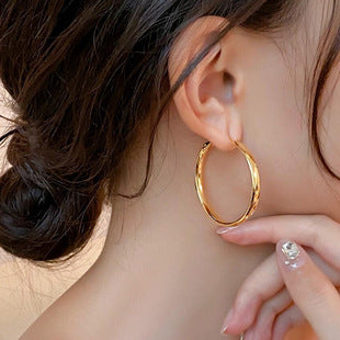 European and American fashion retro zircon four-claw earrings high-grade temperament simple zircon female silver pin earrings flash earrings