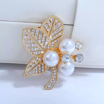 Korean New Style Leaf Pearl Brooch for Women, Versatile and Elegant, Unique Design Pin Accessory, Fresh and Sweet