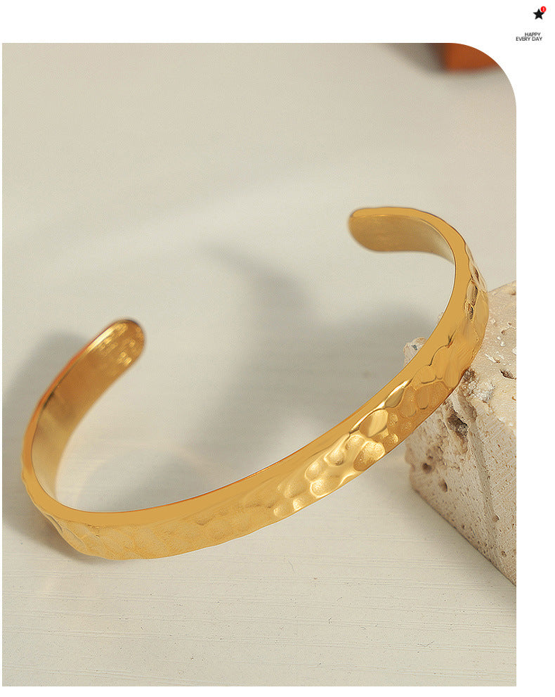 New simple personality niche design titanium steel gold-plated irregular bump hammer face opening bracelet women's jewelry wholesale