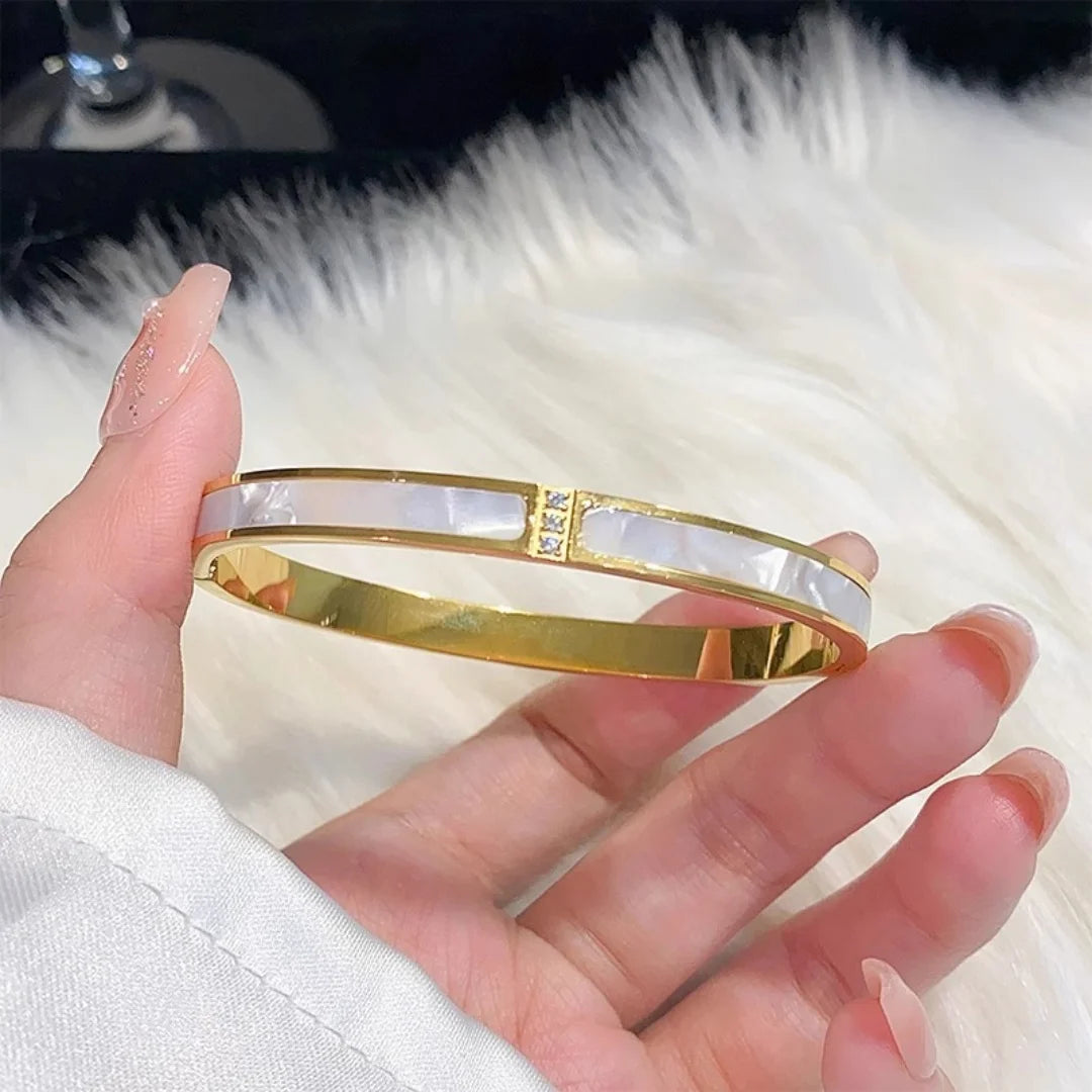 Female titanium steel starry sky high-end bracelet; light luxury temperament INS style; elegant design for a minority