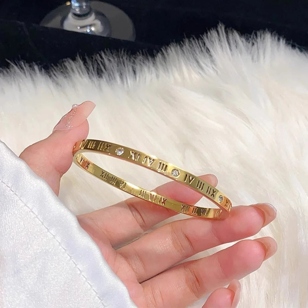 Female titanium steel starry sky high-end bracelet; light luxury temperament INS style; elegant design for a minority