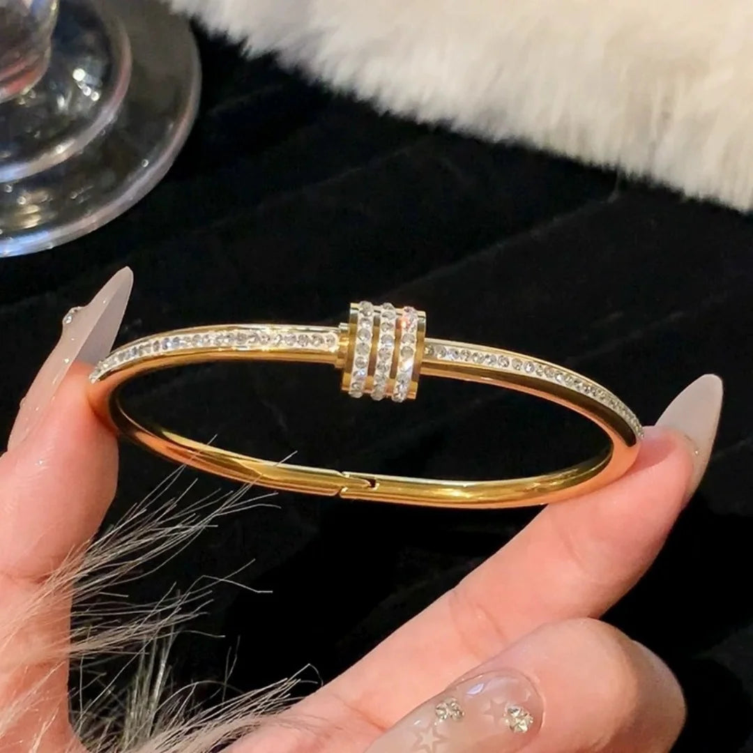 Female titanium steel starry sky high-end bracelet; light luxury temperament INS style; elegant design for a minority