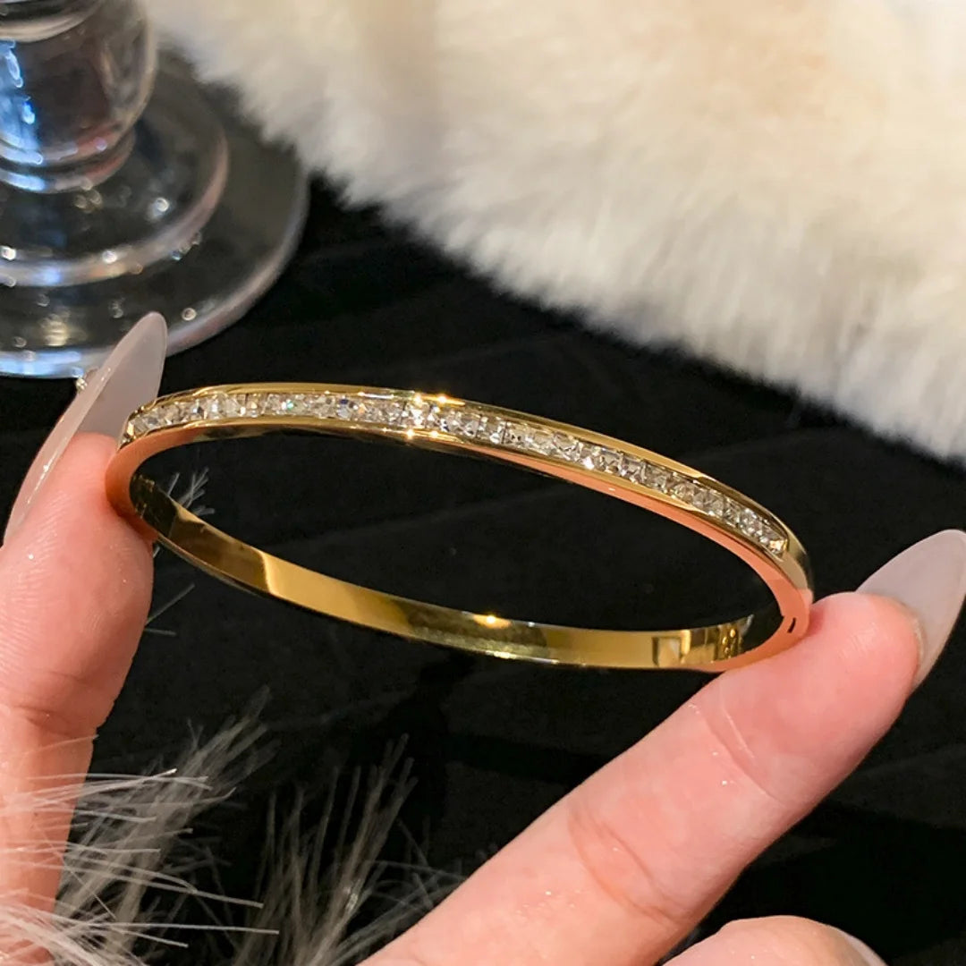 Female titanium steel starry sky high-end bracelet; light luxury temperament INS style; elegant design for a minority